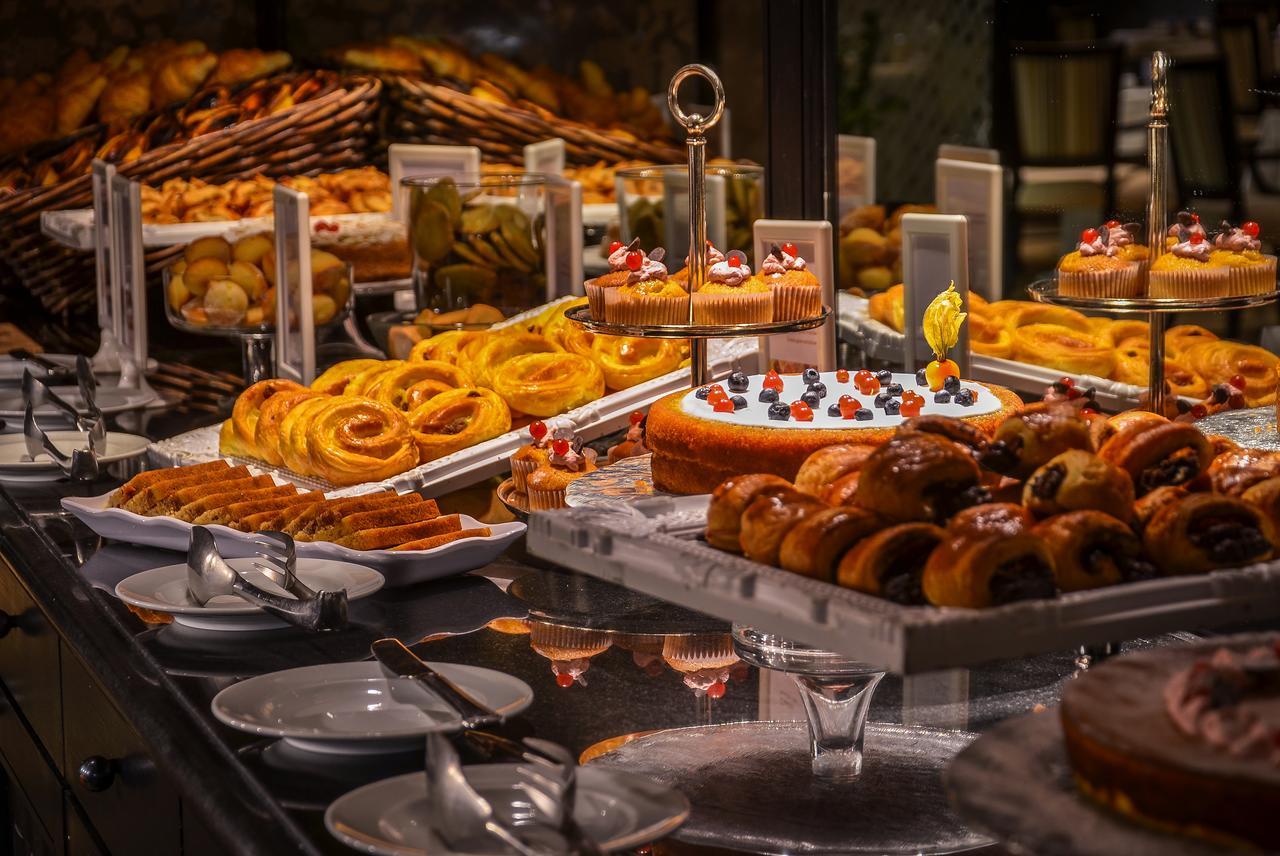 Grande Real Villa Italia Hotel & Spa Cascais Luaran gambar A buffet of pastries